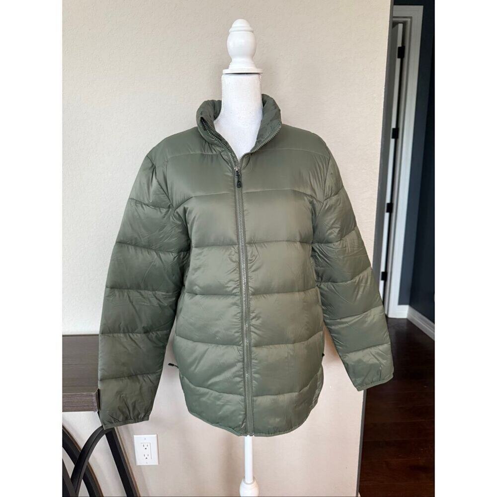 NEW Men’s Lightweight Swiss Tech Dark Green Packable Puffer Coat Medium